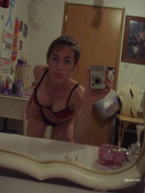 Sizzling Brunette Bares All: Explicit Amateur Selfie - Hot Body Exposed