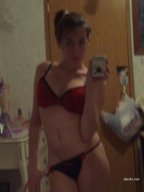 Sizzling Brunette Bares All: Explicit Amateur Selfie - Hot Body Exposed