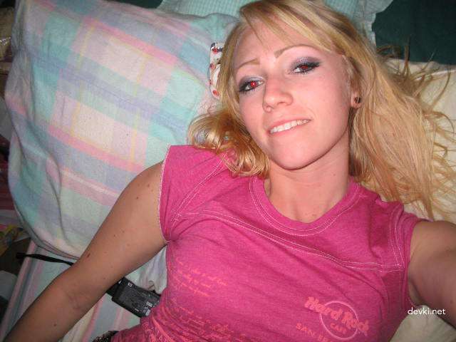 Hot Amateur Babe Bares All in Seductive Nude Poses