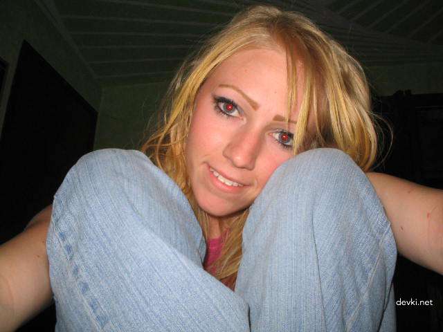 Hot Amateur Babe Bares All in Seductive Nude Poses