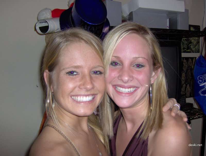 Blonde Bombshell Amateur Porn: Explicit Blonde in Hot Photos