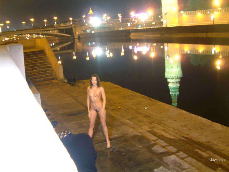 Explicit Outdoor Nude Amateur Photo Shoot: Naked Poses on Street at Night