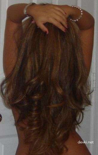 Seductive Amateur Babe Flaunts Hot Lingerie Body