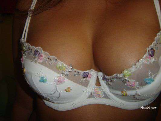 Seductive Amateur Babe Flaunts Hot Lingerie Body