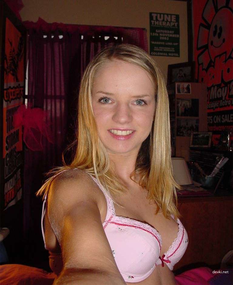 Sizzling Blonde Babe Bares All in Raunchy Selfies - XXX Photoshoot