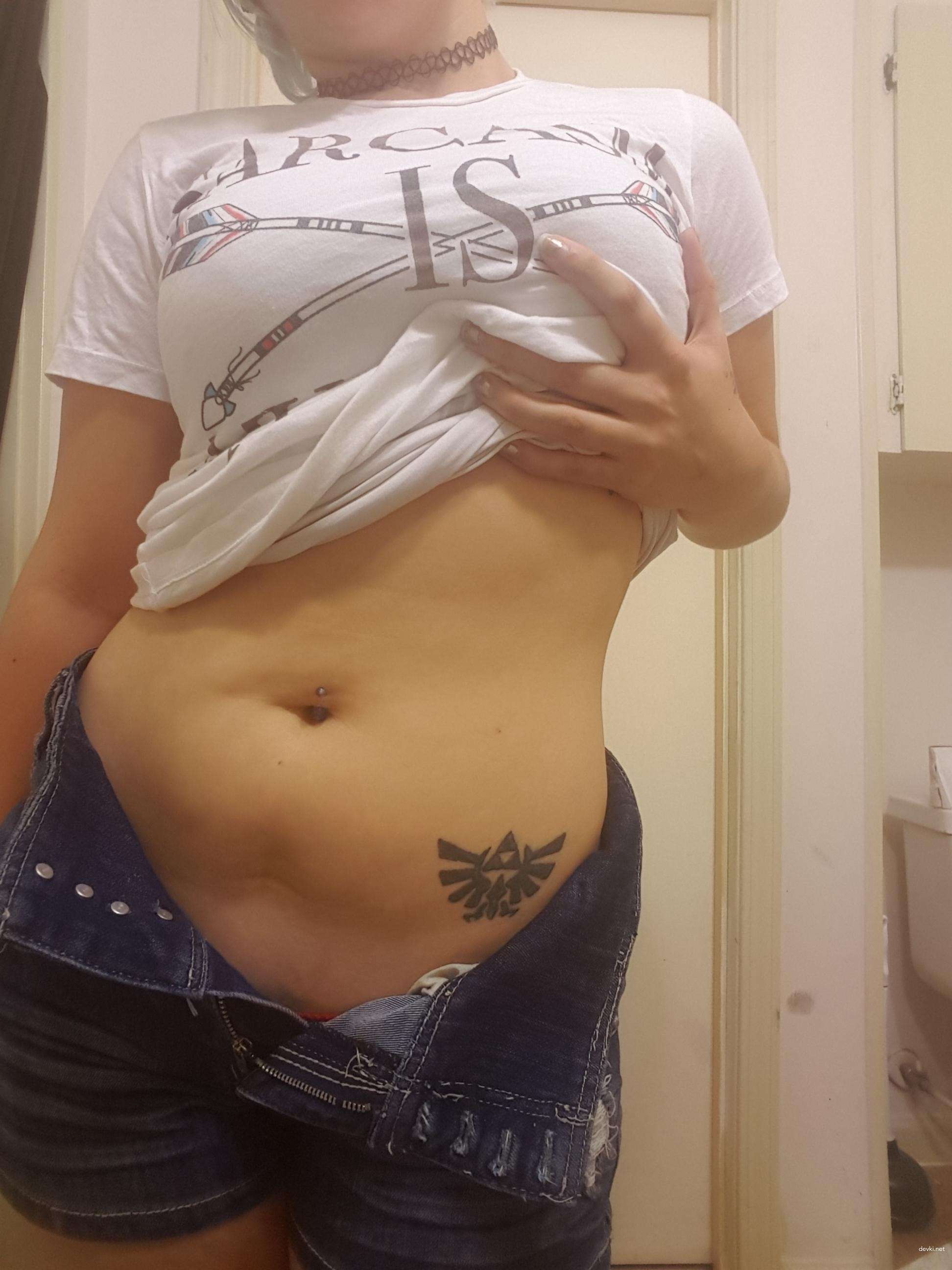 Big Booty Amateur Woman in Explicit XXX Photoshoot: Hot and Naughty Content