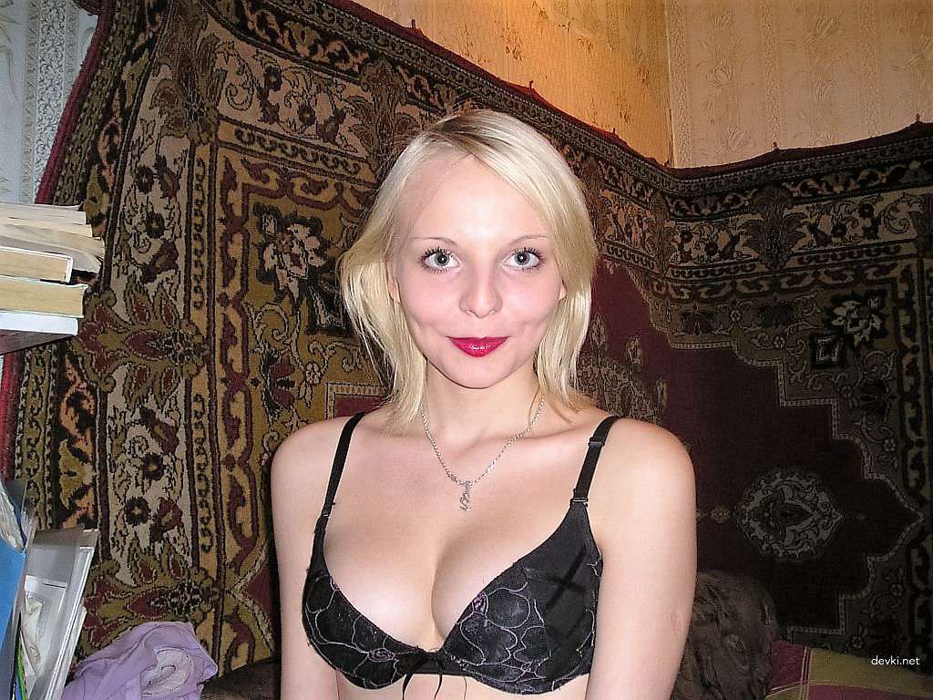 Hot Blonde Amateur Private Couch Shoot - Explicit Photos