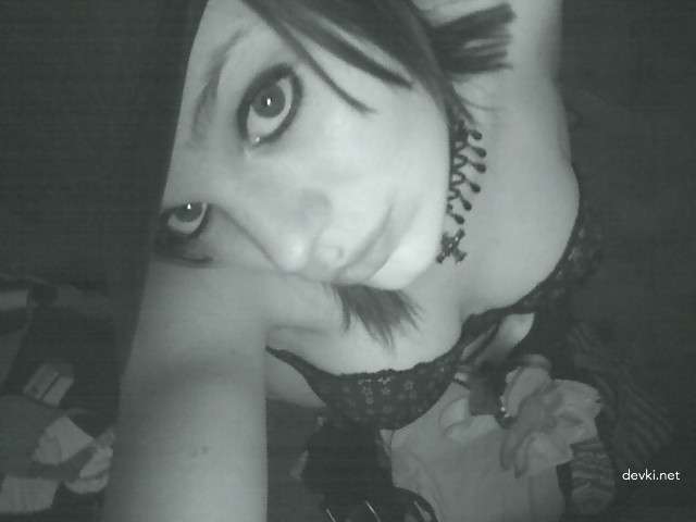 Redhead Amateur Porn Archive: Naughty Girl's Explicit English Photos