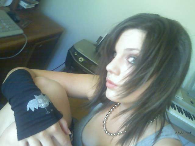 Redhead Amateur Porn Archive: Naughty Girl's Explicit English Photos