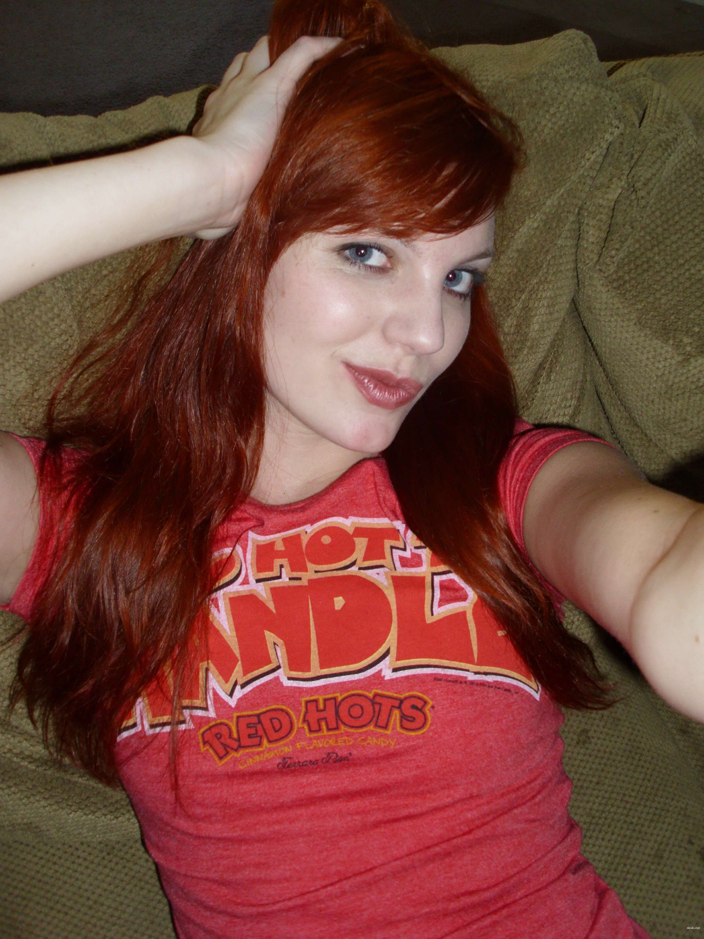 Redhead Amateur Porn Archive: Naughty Girl's Explicit English Photos