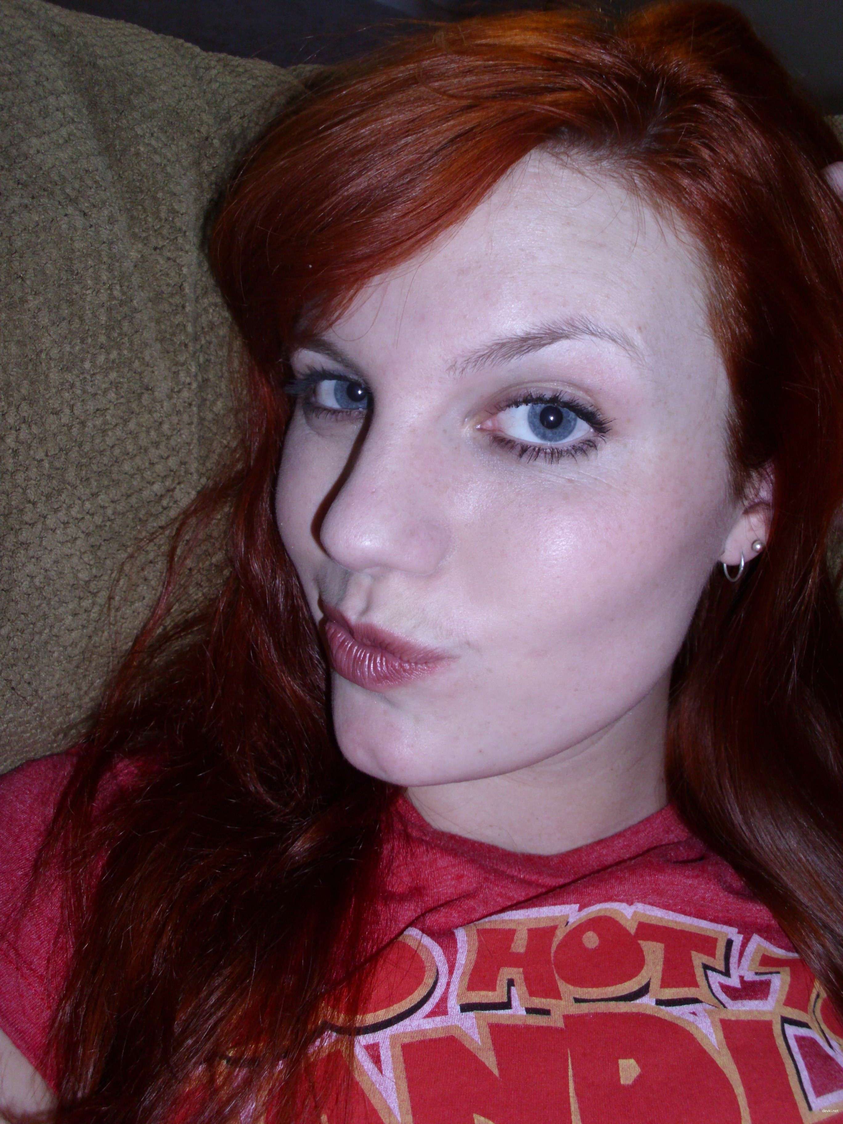 Redhead Amateur Porn Archive: Naughty Girl's Explicit English Photos