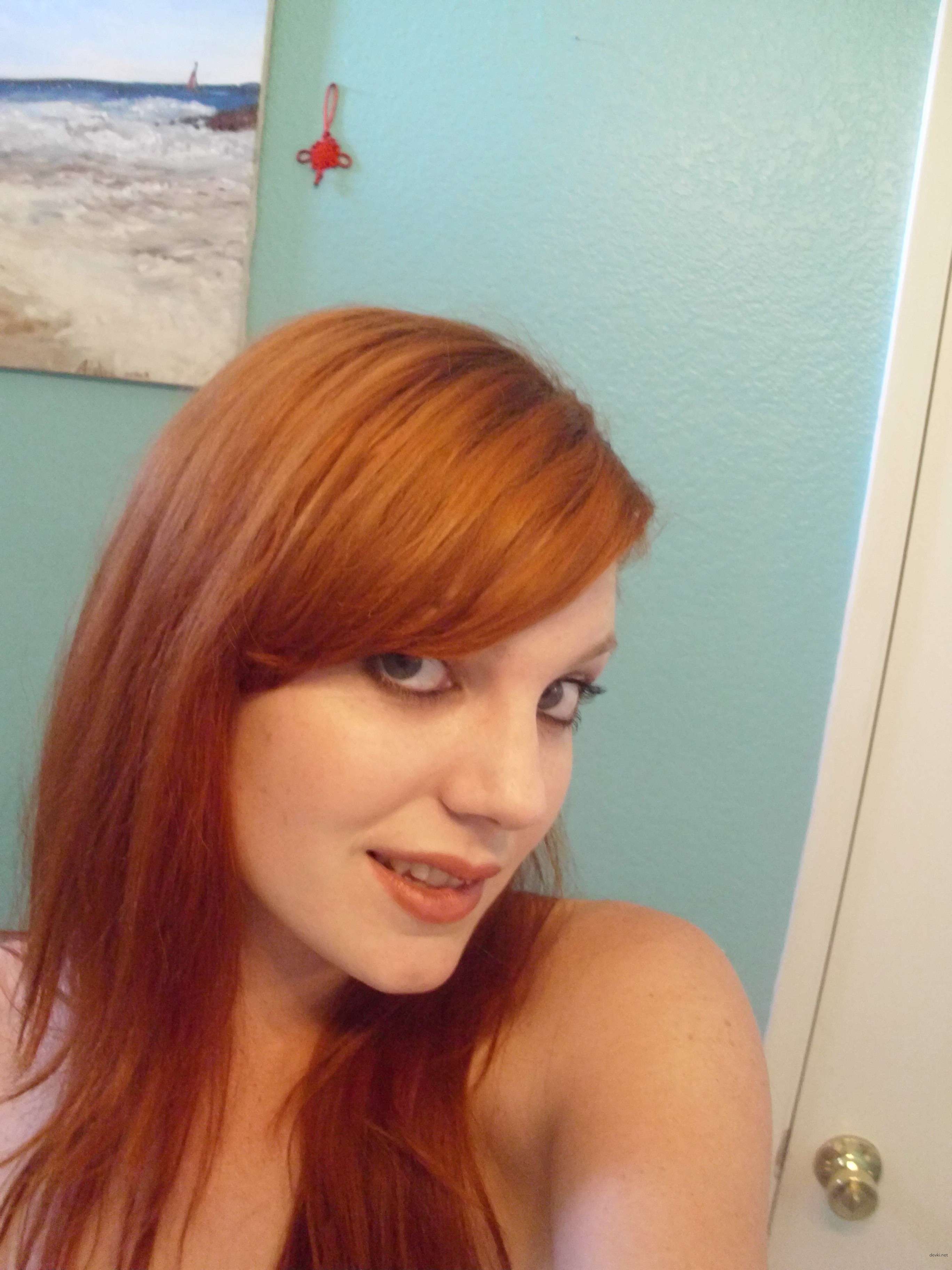 Redhead Amateur Porn Archive: Naughty Girl's Explicit English Photos