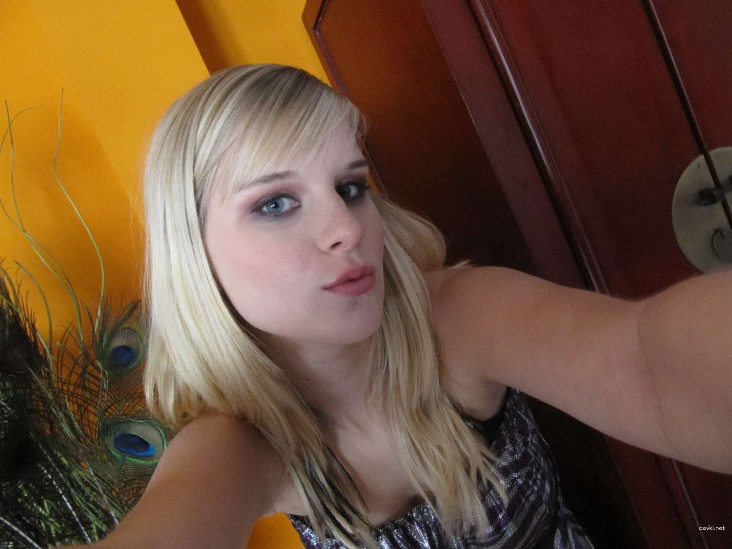 XXX Blonde Bombshell: Explicit Amateur Erotic Album - Hot & Horny XXX Content