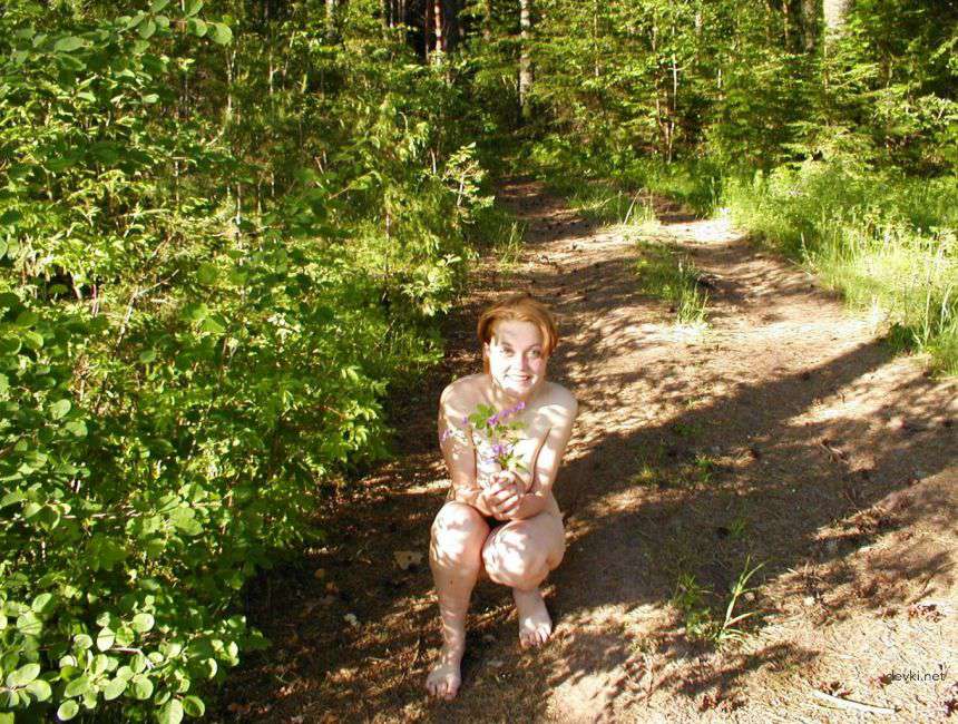 Amateur Nudes: Explicit Private Erotic Photos of Simple Girl in Sensual Poses