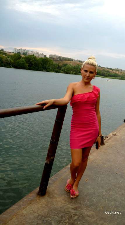 Amateur Blonde's Explicit Homemade Photos - Busty Blonde in Provocative Poses