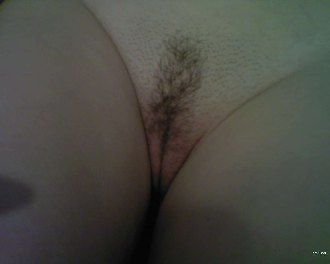 Hot Young Girlfriend Exposed: Explicit Amateur Nude Photo