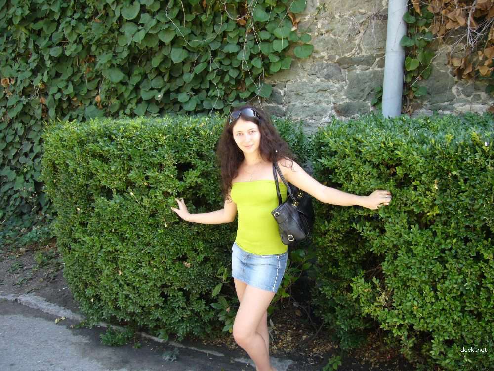 Skinny Girl Vacation Porn: Explicit Amateur Photos of English Babes