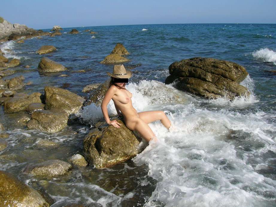 Beach Blowjob: Horny Amateur Wife Deepthroats Cock Explicitly