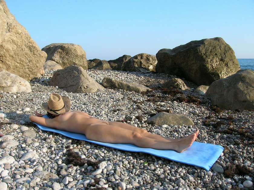 Beach Blowjob: Horny Amateur Wife Deepthroats Cock Explicitly