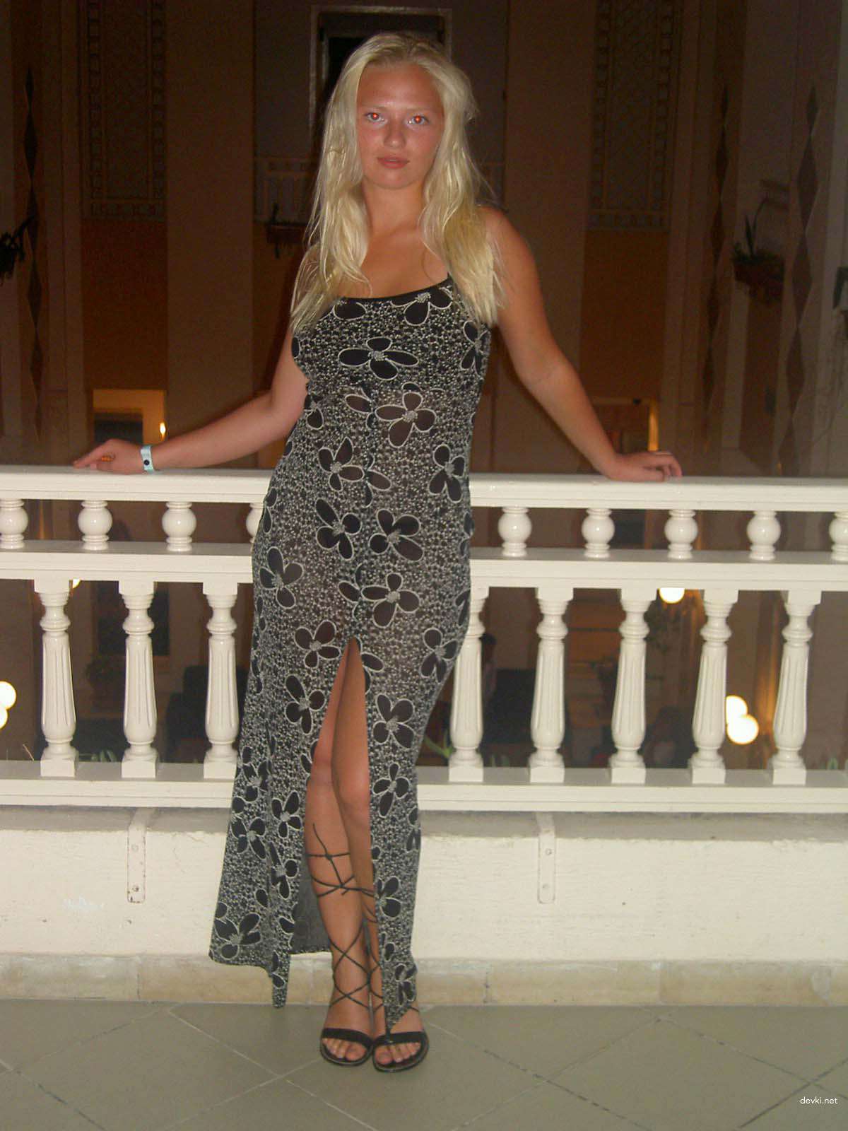 Explicit Blonde Amateur Nudes: Naked Blondie's Erotic English Photos