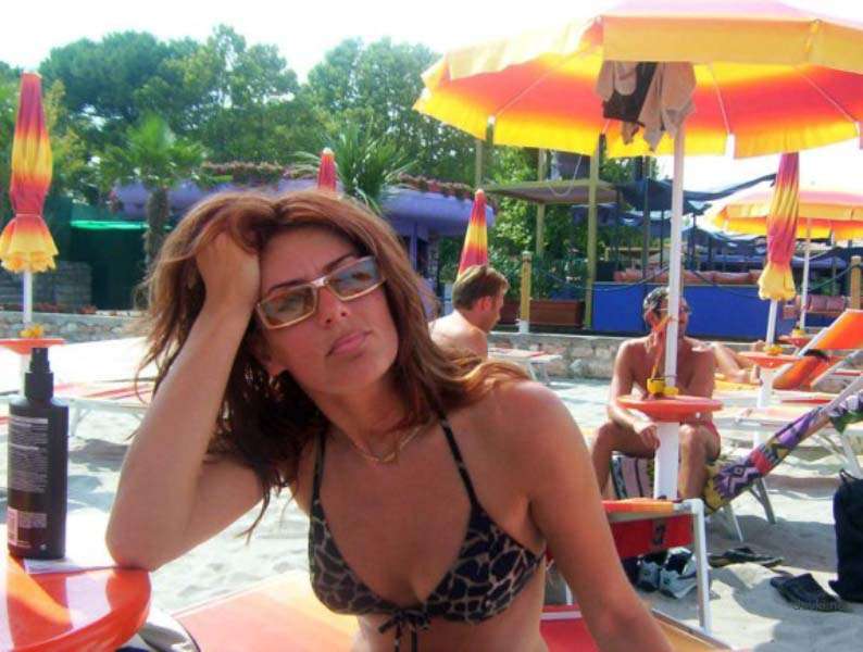 Sizzling MILF Mommy's Explicit Amateur Photos: Mature Erotica in English