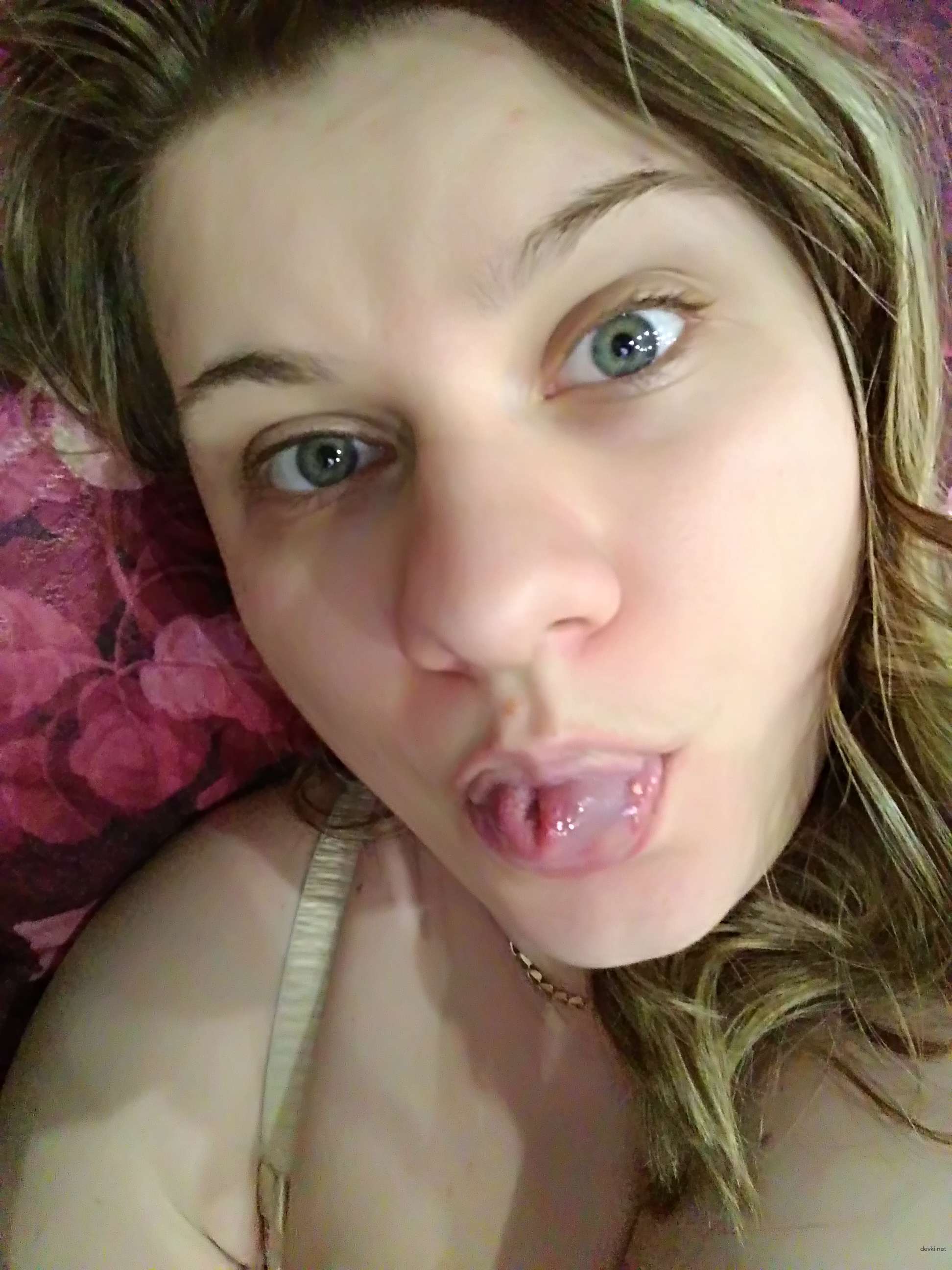 Hot Amateur Babe Goes Nude: Explicit Photo Shoot with Sexy Striptease