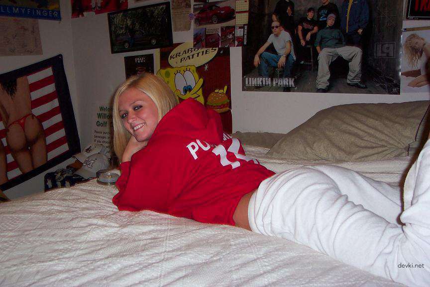 Skinny Student Erotica: Explicit Amateur Photos Exposed for Sensual English Thirst
