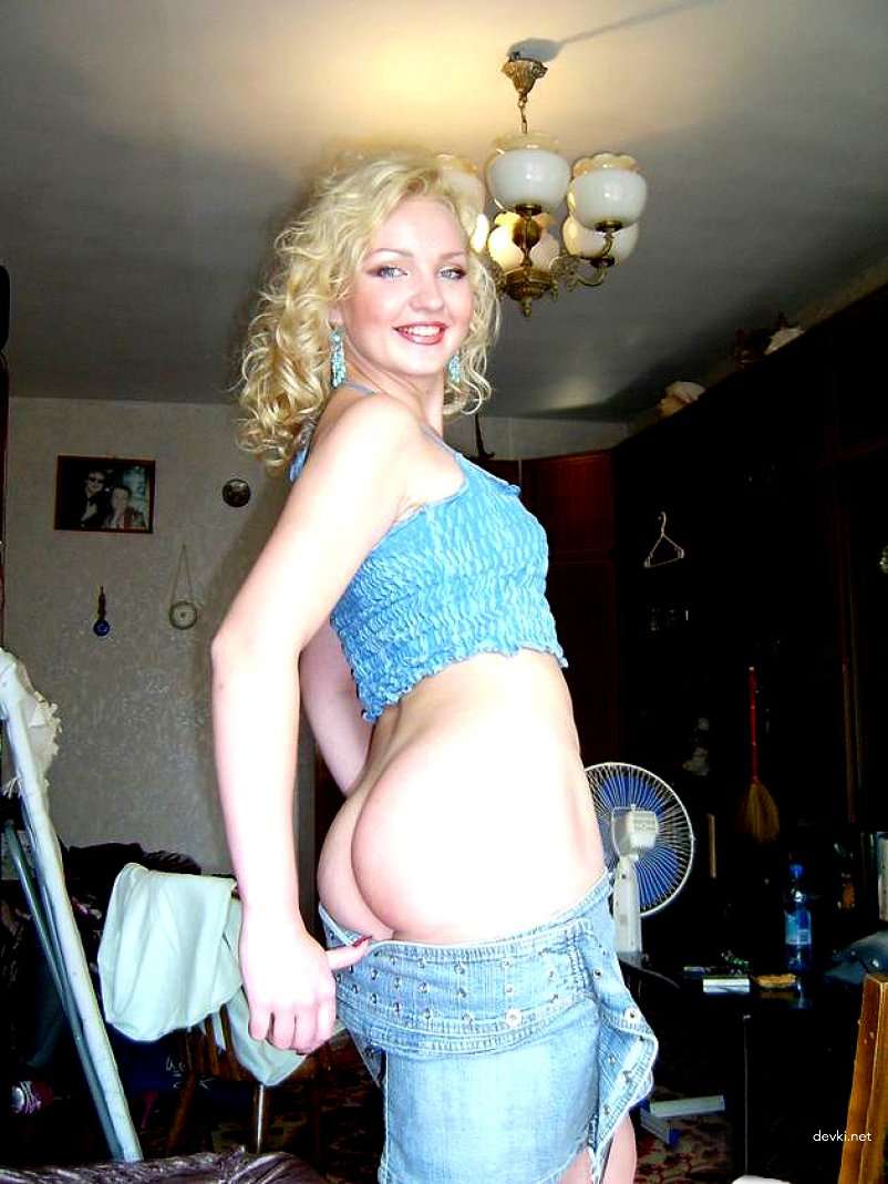 Hot Blonde Amateur Lesbians: Explicit Nude Girlfriend Erotica