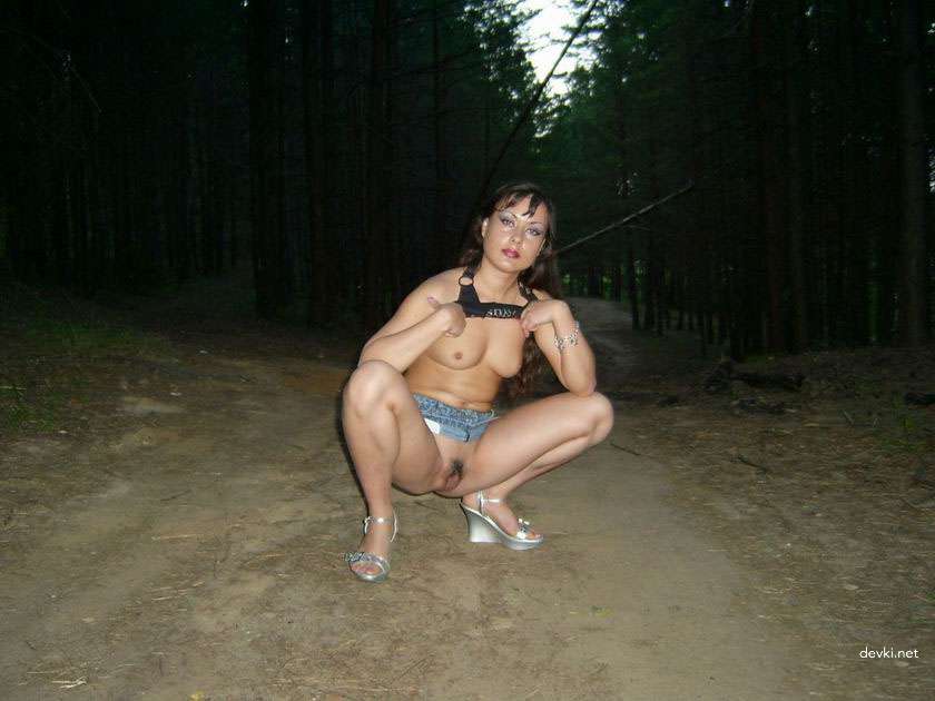 Wild Amateur Forest Erotic Pics: Private XXX Photoshoot
