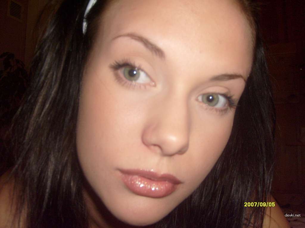 Steamy Amateur Erotica: Seductive Photos of Cute Girl - Explicit and Sensual Content