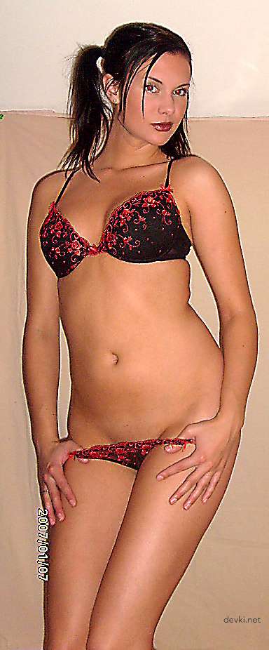 Steamy Amateur Erotica: Seductive Photos of Cute Girl - Explicit and Sensual Content