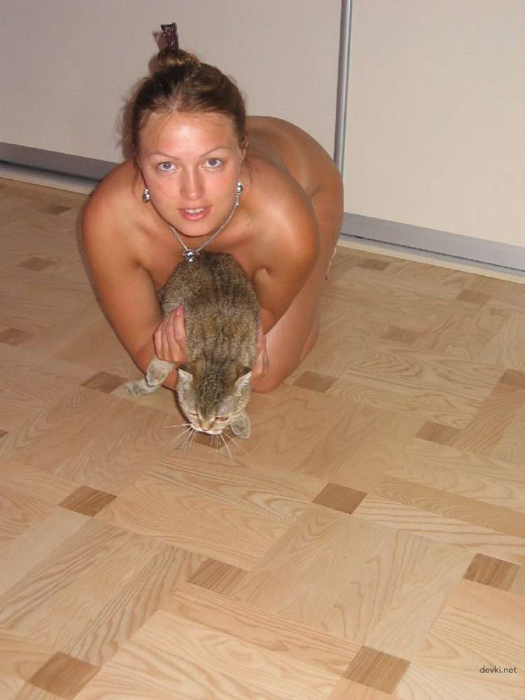 Explicit BBW Nude Photoshoot with Friend: Uncensored Amateur Curvy Girls Posing