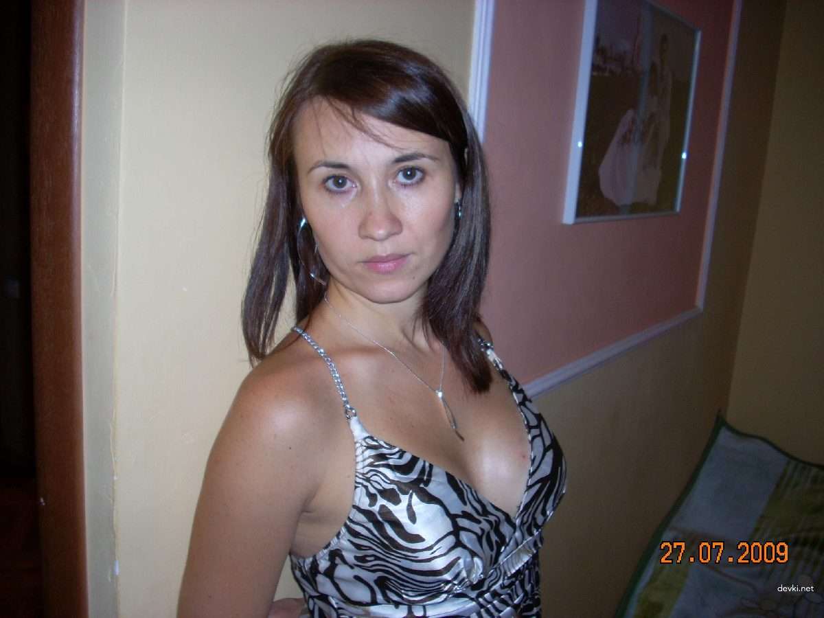 Steamy Amateur XXX Pics: Sexy Woman in Explicit Porn Photos