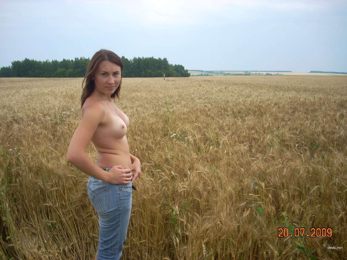 Steamy Amateur XXX Pics: Sexy Woman in Explicit Porn Photos