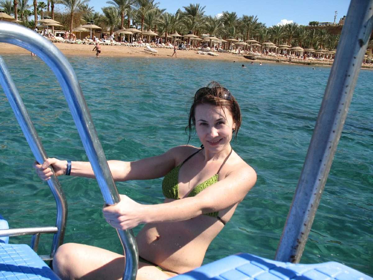 Steamy Amateur XXX Pics: Sexy Woman in Explicit Porn Photos