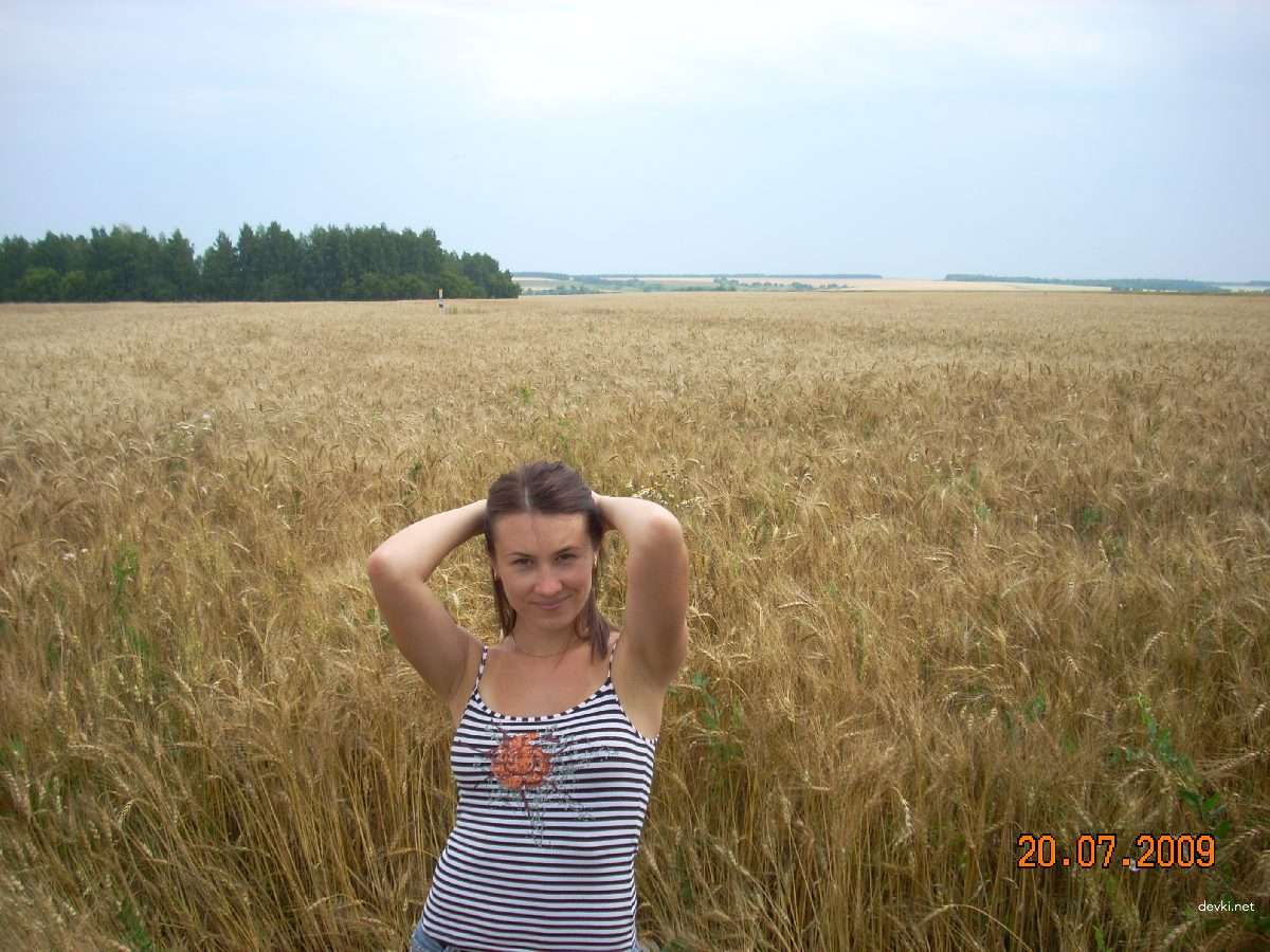 Steamy Amateur XXX Pics: Sexy Woman in Explicit Porn Photos