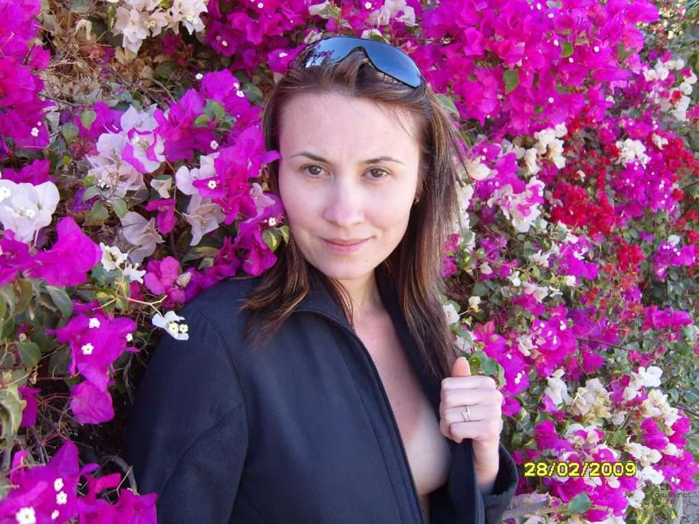 Steamy Amateur XXX Pics: Sexy Woman in Explicit Porn Photos