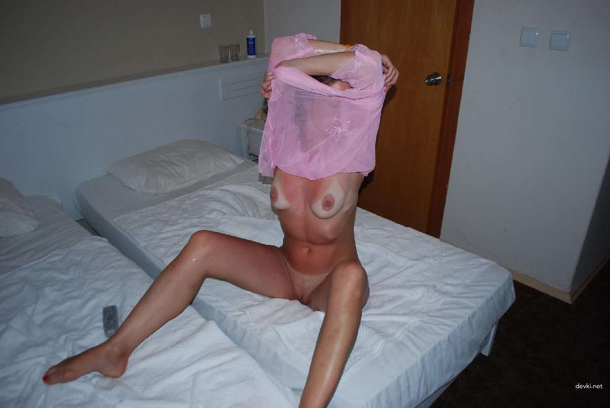 Naughty Mature MILF Shows Off Her Wet Holes and Delivers Messy Blowjobs