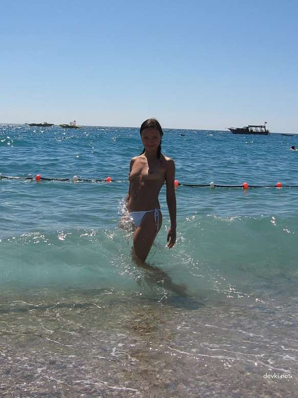 Steamy Amateur Vacation Sex Pics: Explicit Homemade Girlfriend Porn