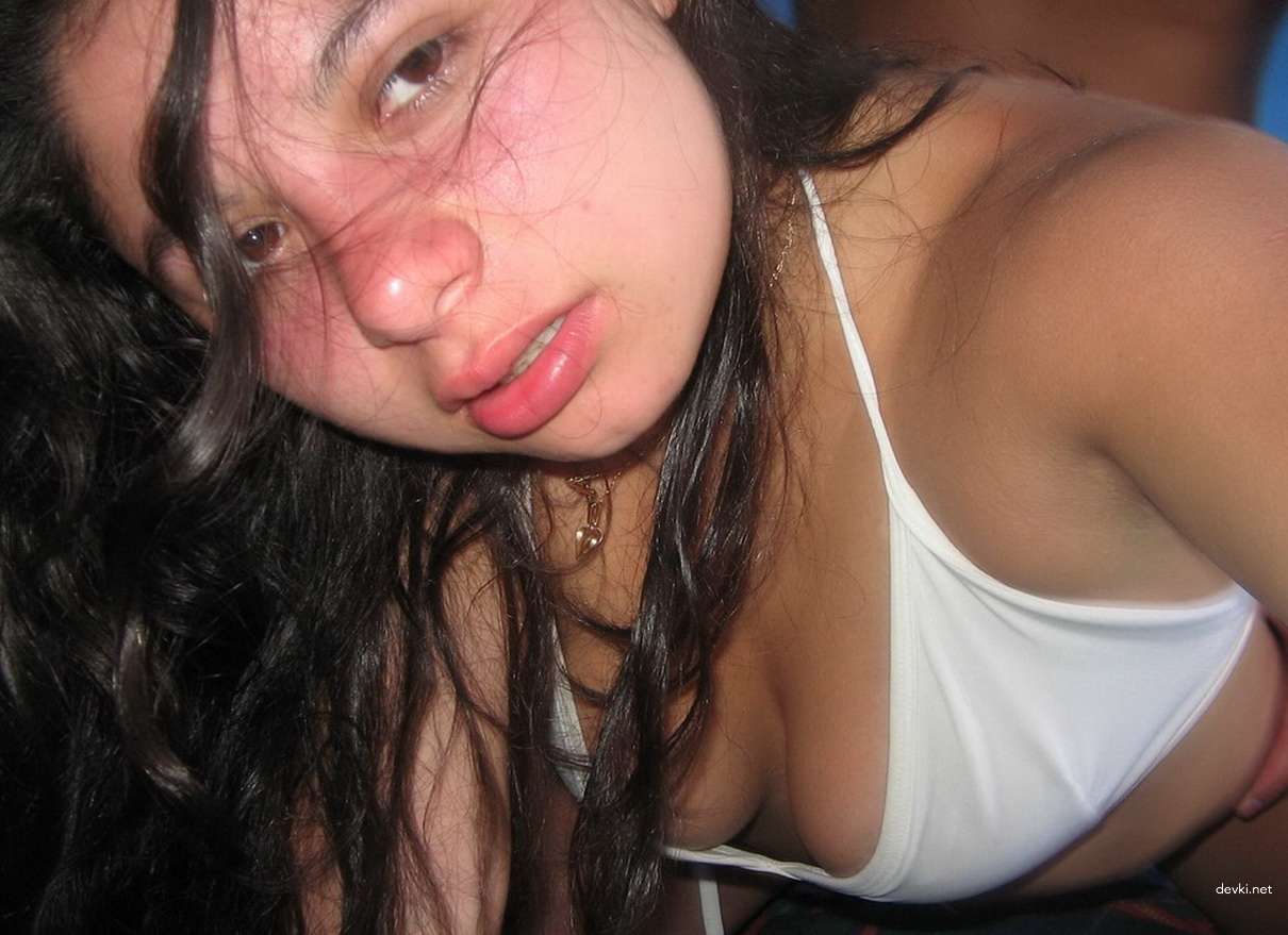 Busty Brunette's Explicit Amateur XXX Photos: Uncensored Busty Moments