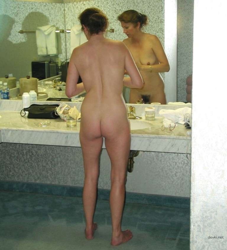 Raw Amateur Babes Baring Butts - Naked Chicks Flaunting Asses