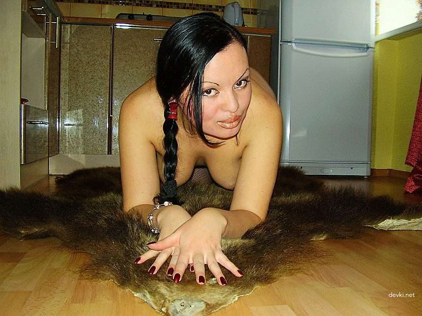 Explicit Mature Slut Nude Photoshoot: Amateur MILF Poses Boldly