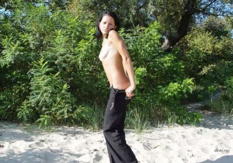 Hot Brunette Nude River Strip Tease - Outdoor Amateur XXX Photos