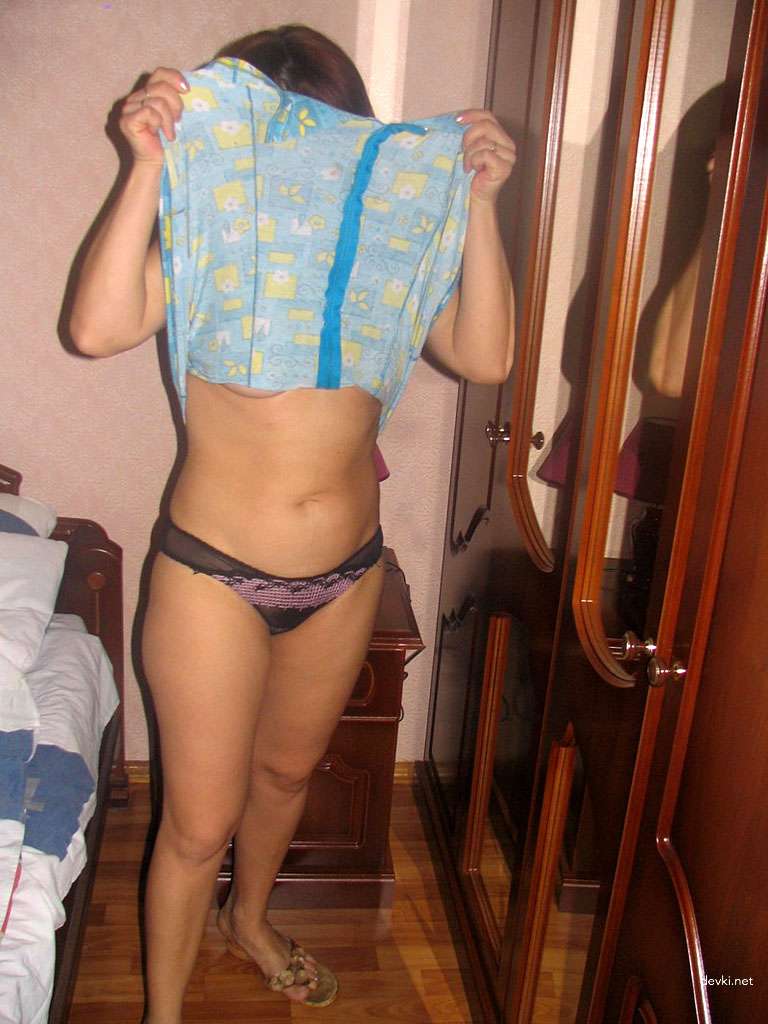 Hot MILF in Sultry Amateur Erotic Photos - Curvy Body, Seductive Poses
