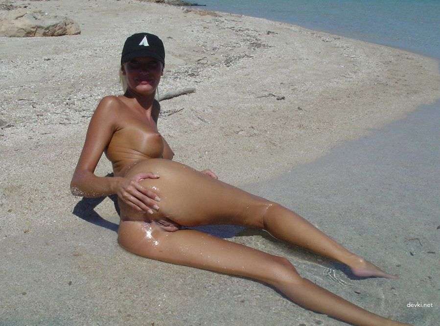 Sizzling Hot Blonde Bombshell Strips Down on Beach - Amateur Tanned Babe Exposed