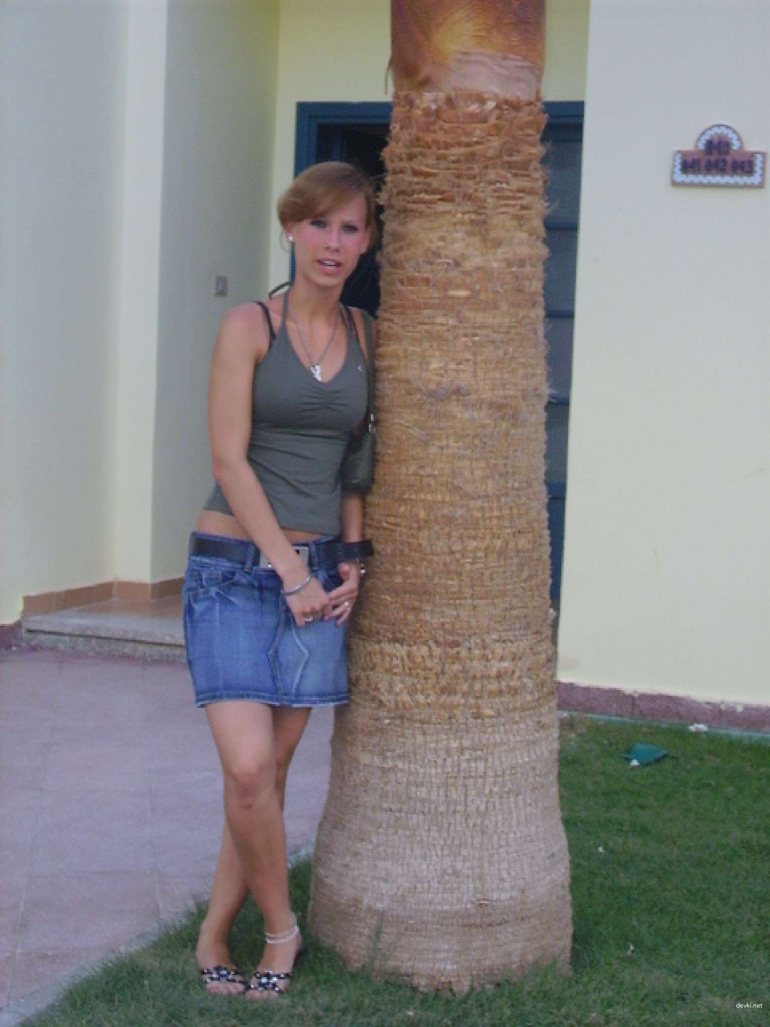 XXX Amateur Teen Pics: Explicit Photos of Sexy Young Girl