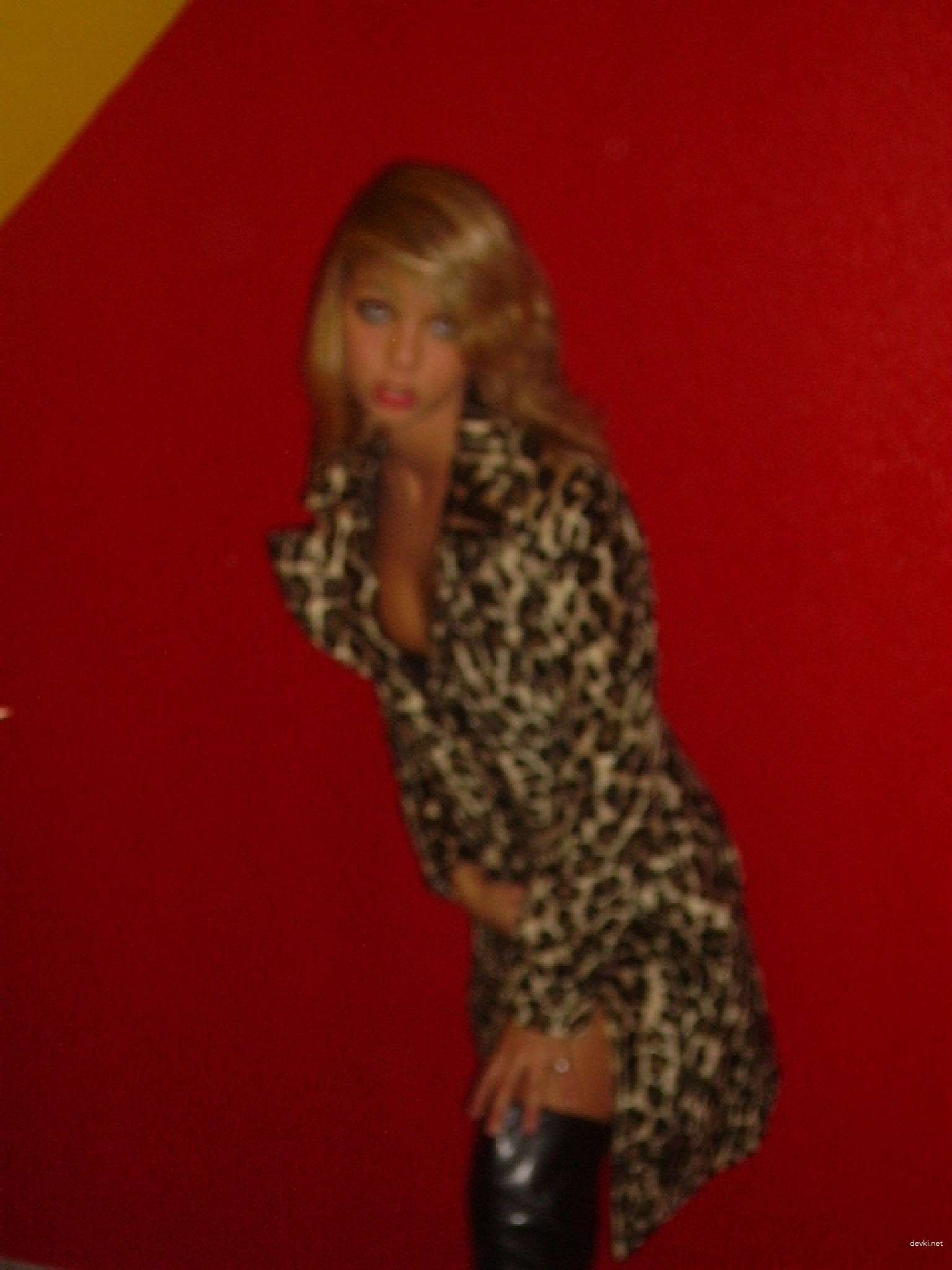 XXX Amateur Teen Pics: Explicit Photos of Sexy Young Girl