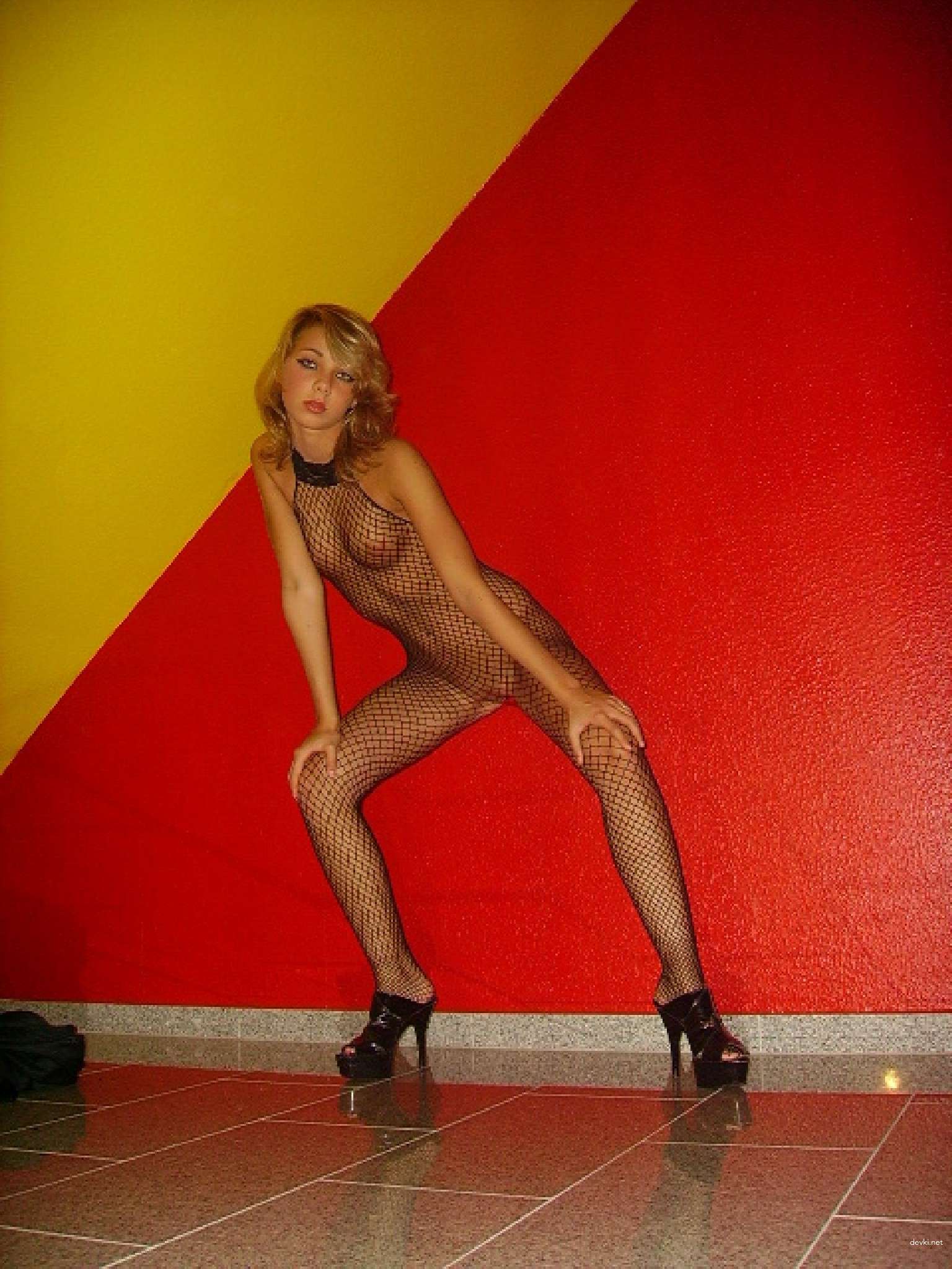XXX Amateur Teen Pics: Explicit Photos of Sexy Young Girl