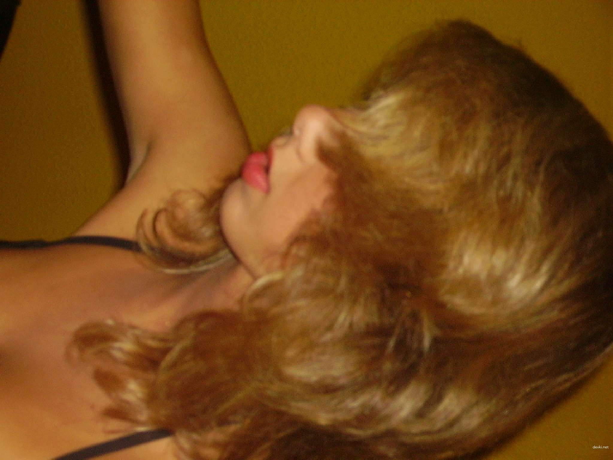 XXX Amateur Teen Pics: Explicit Photos of Sexy Young Girl