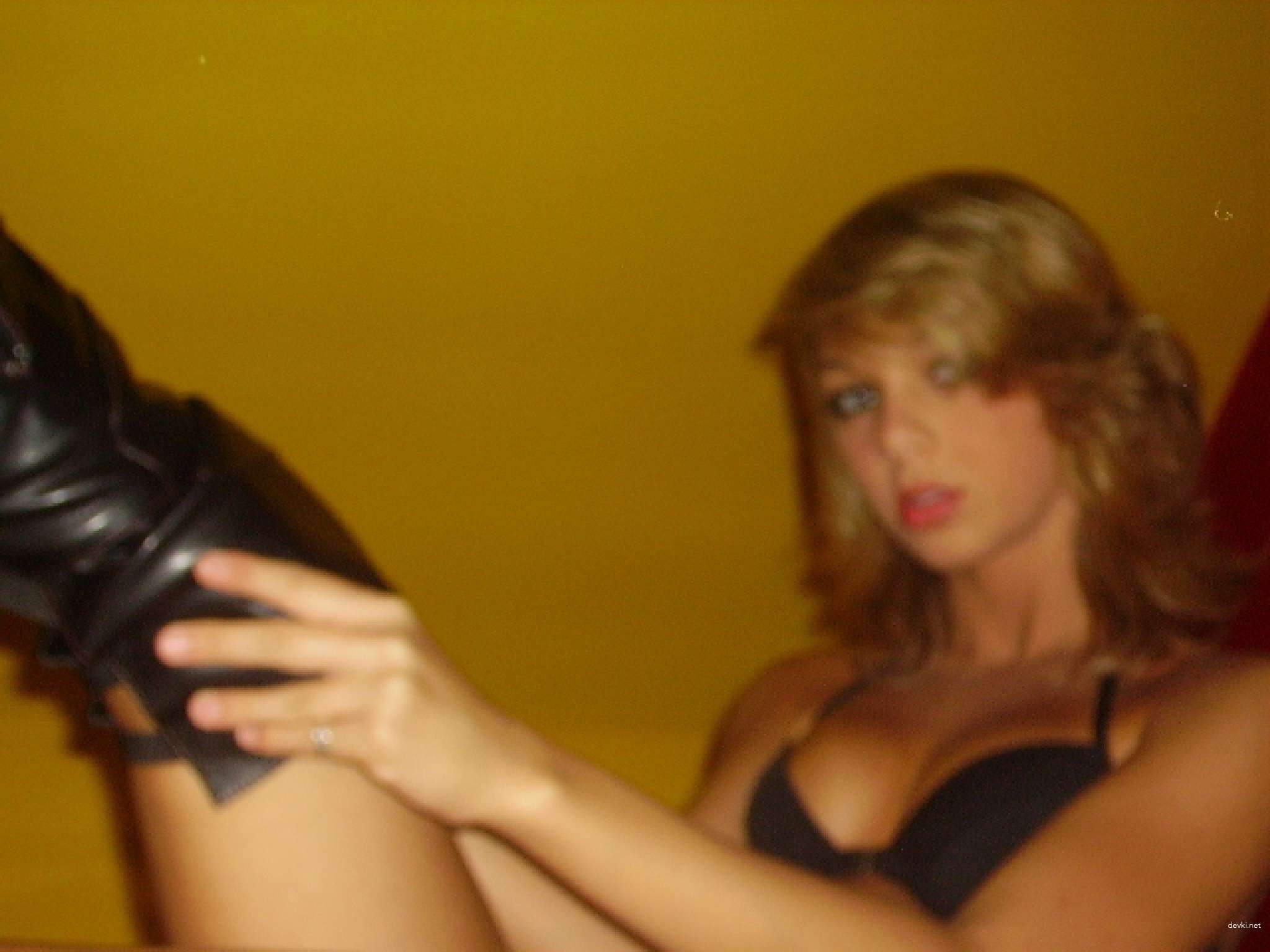XXX Amateur Teen Pics: Explicit Photos of Sexy Young Girl